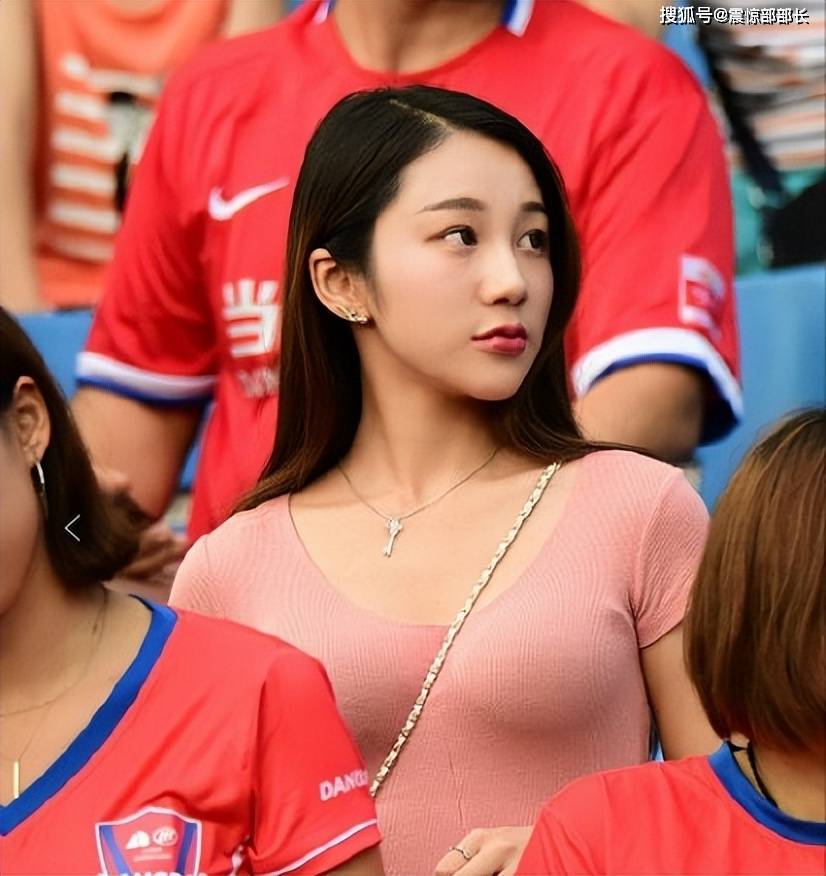 徽州雄鲨队小胜江畔山猫队，UFC小组赛上演裁判判罚引热议！边后卫成为亮点的简单介绍