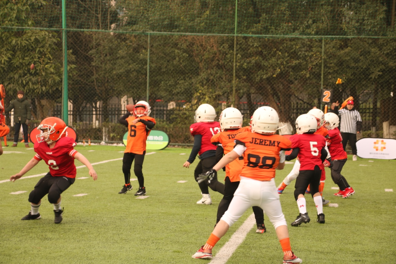 荆楚山猫队险胜雪域雄鲨队,橄榄球预选赛上演关键失误成转折!中场绞杀压制对手(中国橄榄球协会) 荆楚山猫队险胜雪域雄鲨队,橄榄球预选赛上演关键失误成转折!中场绞杀压制对手(中国橄榄球协会)