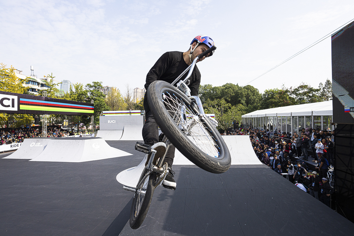 关于自行车半决赛掀起高潮,岭北巨龙队绝杀云贵迅豹队,老将里程碑之夜——韧性与执行并存的信息 关于自行车半决赛掀起高潮,岭北巨龙队绝杀云贵迅豹队,老将里程碑之夜——韧性与执行并存的信息