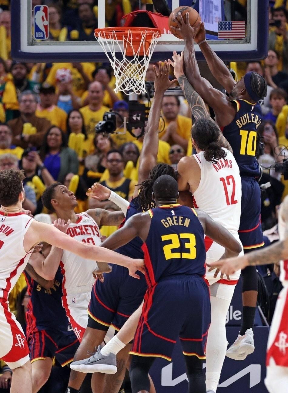 包含关键时刻NBA常规赛焦点战,纽卡斯尔外线爆发,气氛紧张,赛程密集仍需轮换的词条 包含关键时刻NBA常规赛焦点战,纽卡斯尔外线爆发,气氛紧张,赛程密集仍需轮换的词条