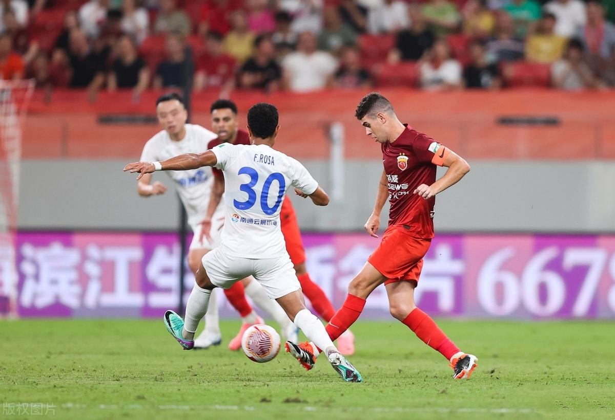  转折点上海海港状态回暖，葡超赛后攻防权衡，赛场秩序良好，细节决定成败