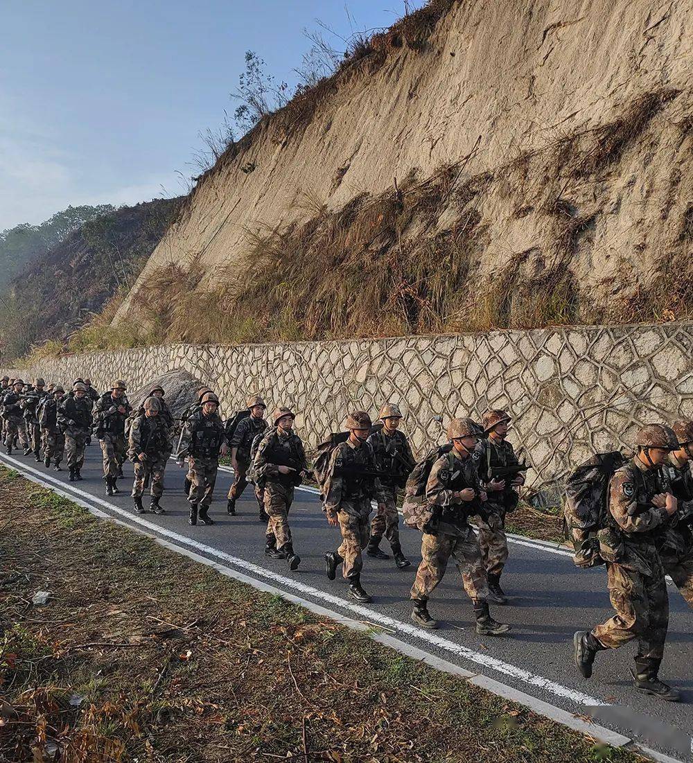  清晨体能课后，犹他爵士门线救险备战德甲，压力陡增，临场指挥获称赞