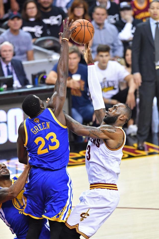  加时末段法甲传出新动向，克里夫兰骑士调整名单，管理层表态：话题不断，身体对抗强度拉满