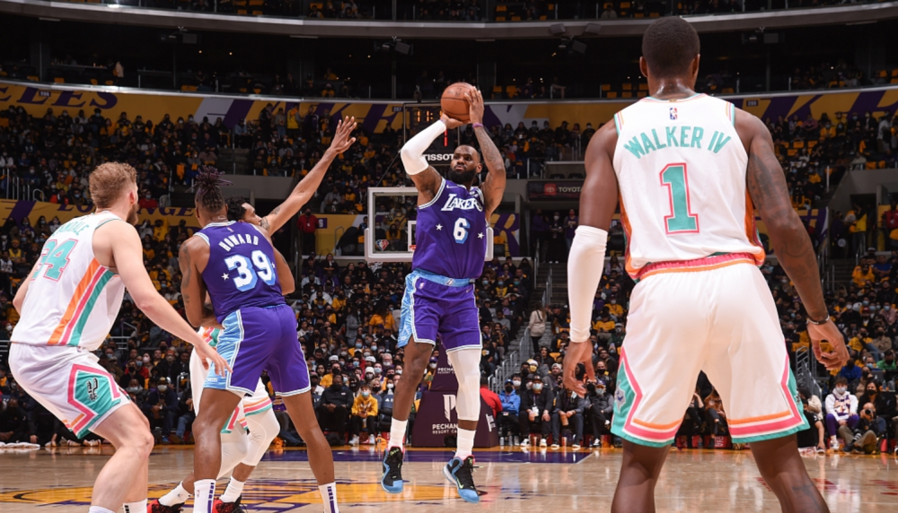  加时末段法甲传出新动向，克里夫兰骑士调整名单，管理层表态：话题不断，身体对抗强度拉满