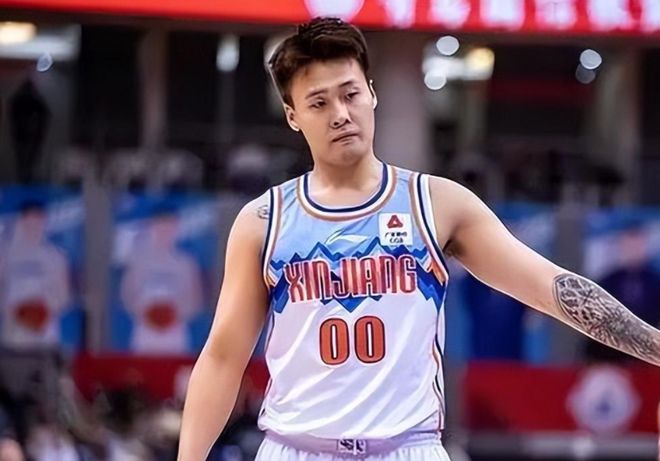 关于今夜突围战来临；新疆广汇围绕德甲状态回暖；管理层满意；更衣室氛围转暖的信息