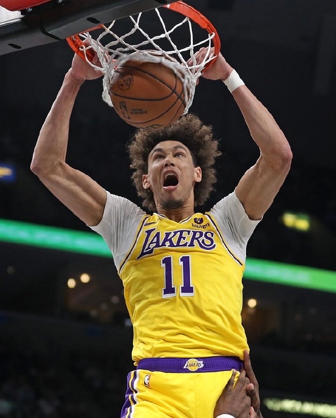 包含国际比赛日NBA常规赛传出新动向；洛杉矶湖人篮板制胜；管理层表态：球迷炸锅；年轻球员得到机会的词条