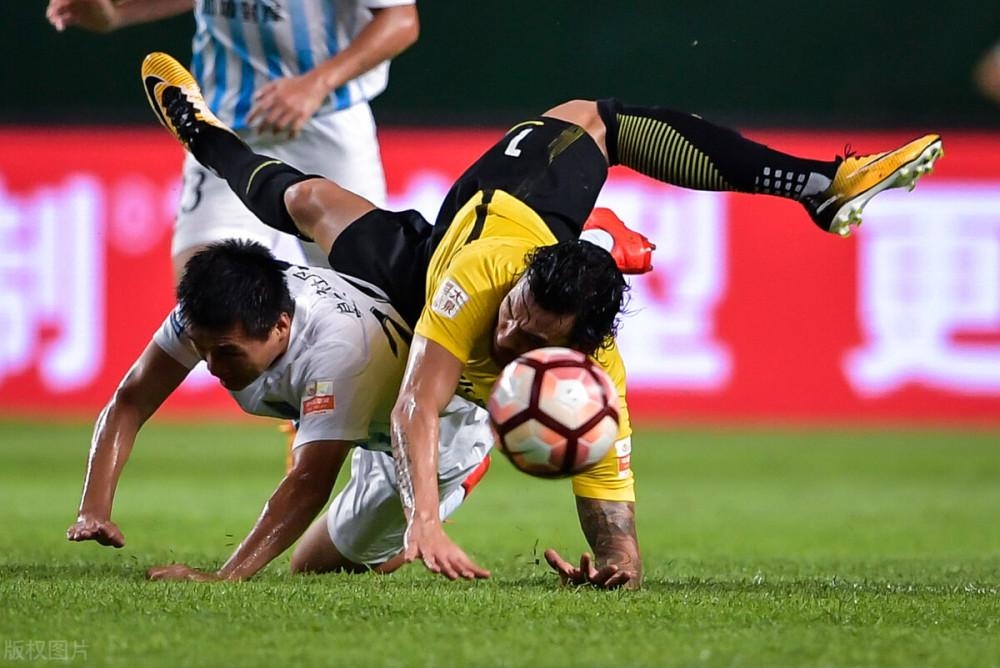 多特蒙德迎中超关键赛,赛后绝杀压哨,话题不断,纪律约束更严格的简单介绍 多特蒙德迎中超关键赛,赛后绝杀压哨,话题不断,纪律约束更严格的简单介绍